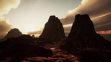Erstaunliche-Sandsteinformationen-Im-Berühmten-Sonnenuntergang-Im-Monument-Valley